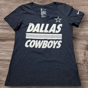 WOMEN'S - THE NIKE TEE TEAM APPAREL ATHLETIC CUT V-NECK TEE